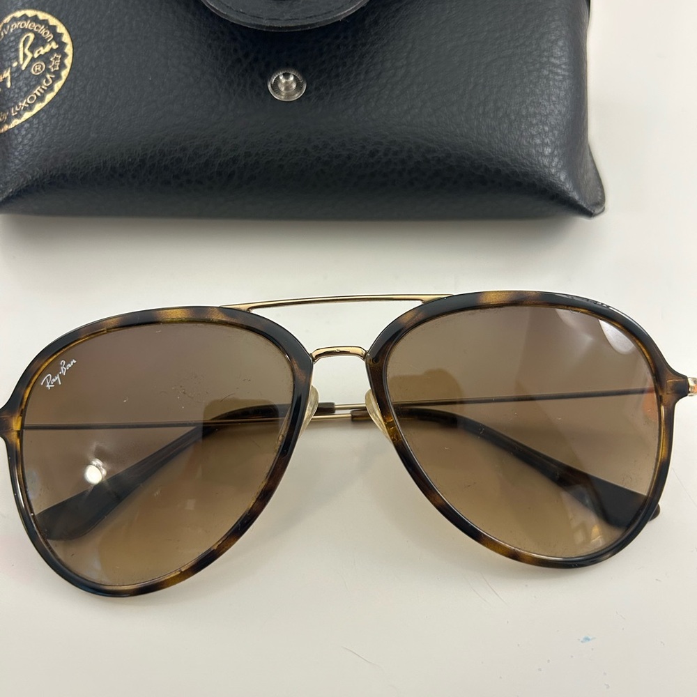 Ray-Ban Tortoiseshell Aviator Sunglasses with Gradient Lenses